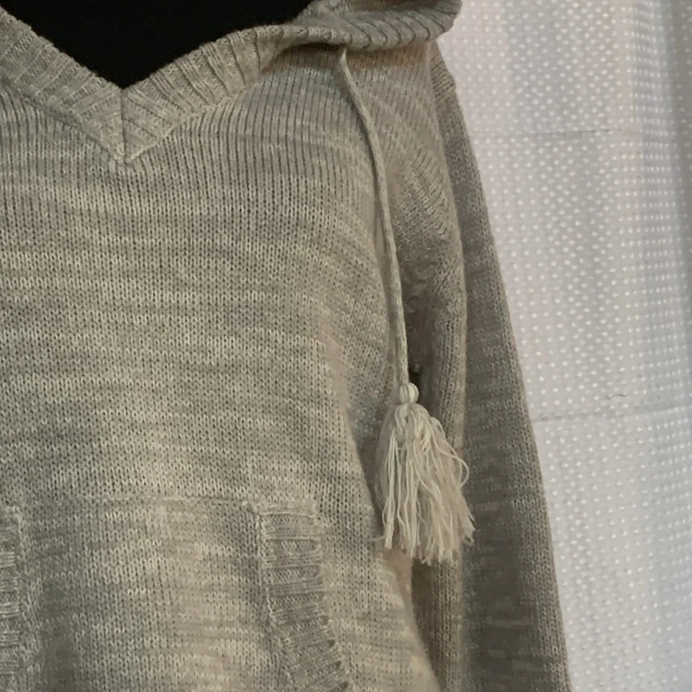 OP‎ Ocean Pacific juniors grey sweater vintage 15-17 Pom Pom strings hooded